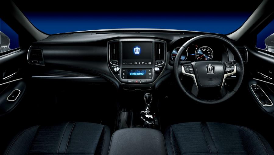 Торпедо Toyota Crown Hybrid Athlete (S210) 2012 года  (фото 7 из 19)